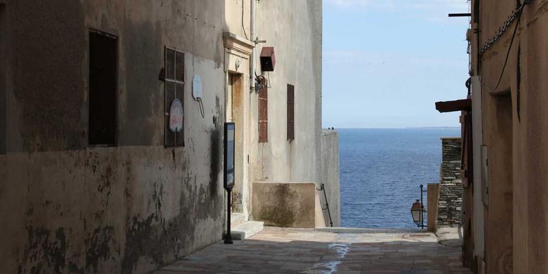 中小企业危机公关实战手册:从战略规划到财税管理的全方位防御体系